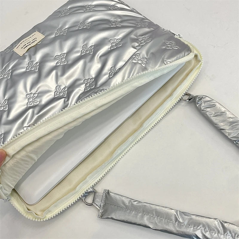 Silberne Canvas-Computertasche – Stilvolles Reise-Design