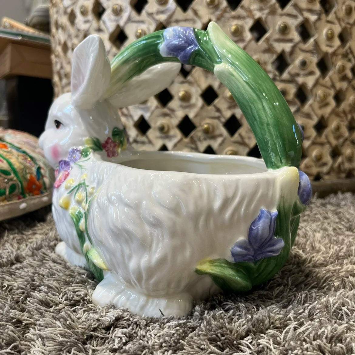 Nordischer Hasen-Ornament - Keramikdesign fürs Wohnzimmer