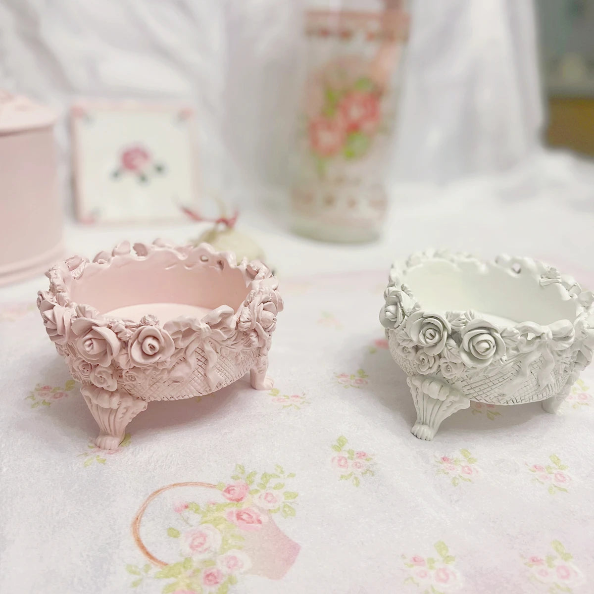 Rosa Kerzenhalter mit Schleife – Modernes Design – Wohnbereich