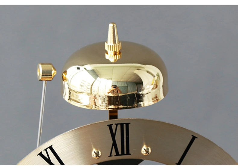 Luxus Tischuhr – Nordisches Metall Design – 17x23 cm