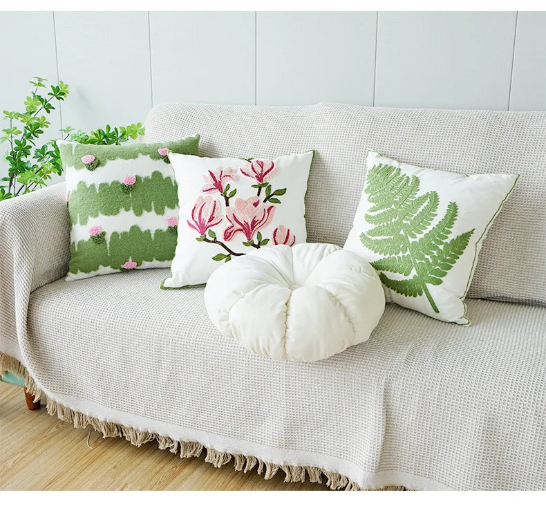 Yulan Blumen Kissenhülle – Bestickte Leinwand – 45x45cm