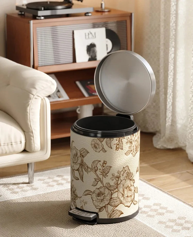 Moderner grauer Edelstahl-Abfalleimer mit Lederüberzug und Pedaldeckel in 28x37CM