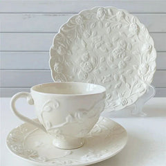 Keramiktasse mit Relief – Europäischer Stil mit Unterteller