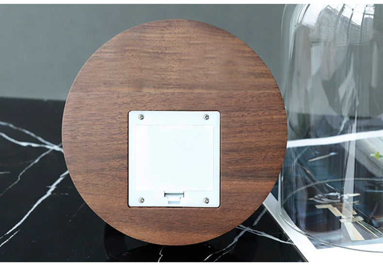 Luxus Tischuhr – Nordisches Metall Design – 17x23 cm