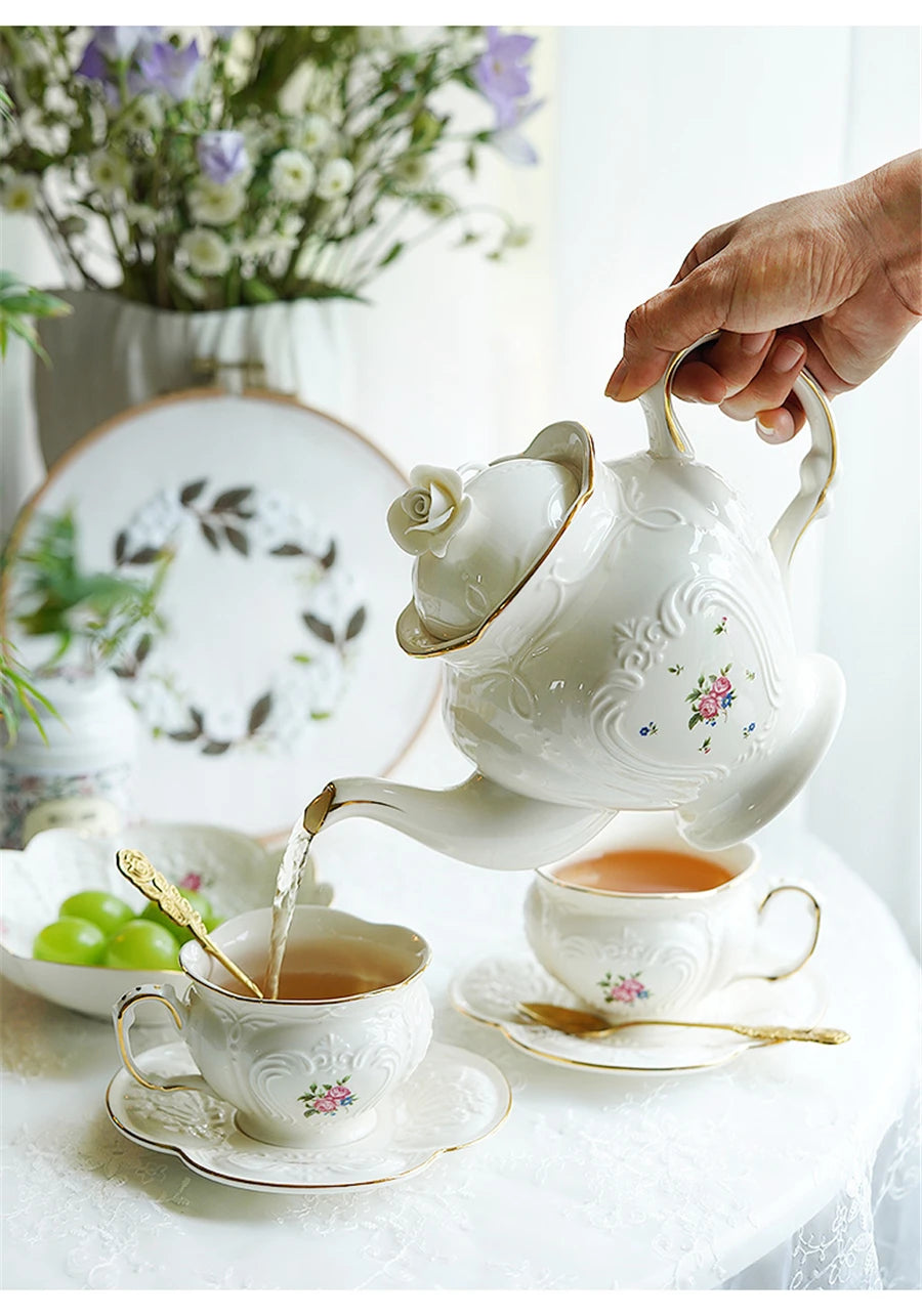 Vintage Teeset – Porzellan Blumen Design für Zuhause