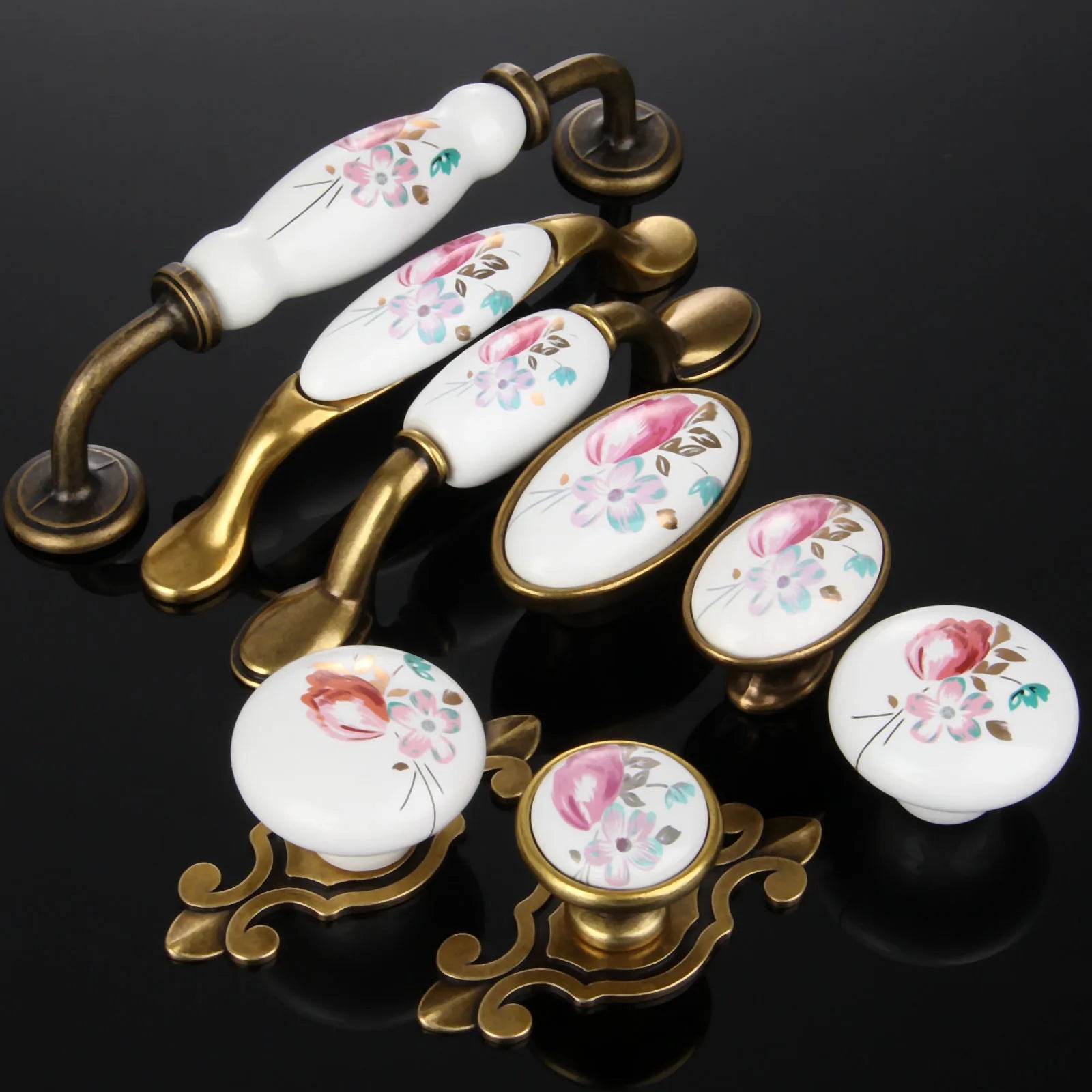 Vintage Keramik Möbelknöpfe – Blumenmuster für Schränke