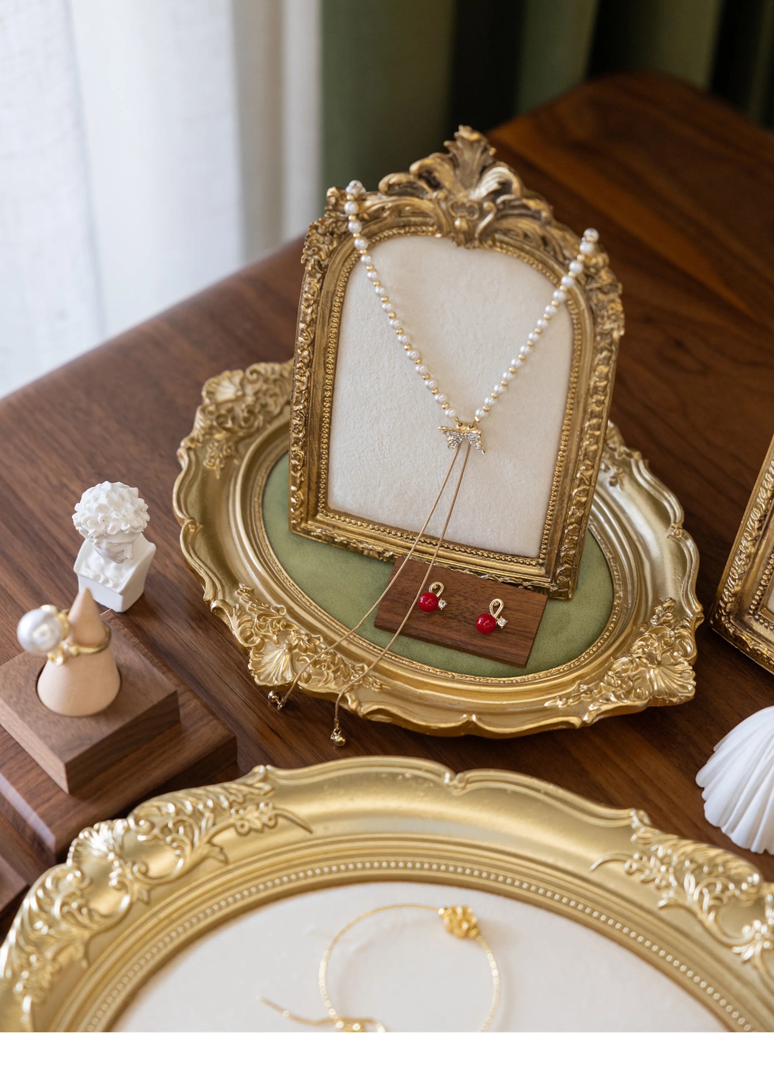 Schmuck Display – Vintage Samt – Halsketten Vitrine