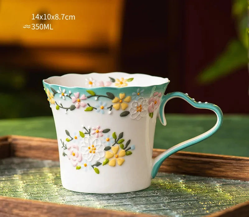 Keramiktasse – Exquisites Kamelien-Design 350ml