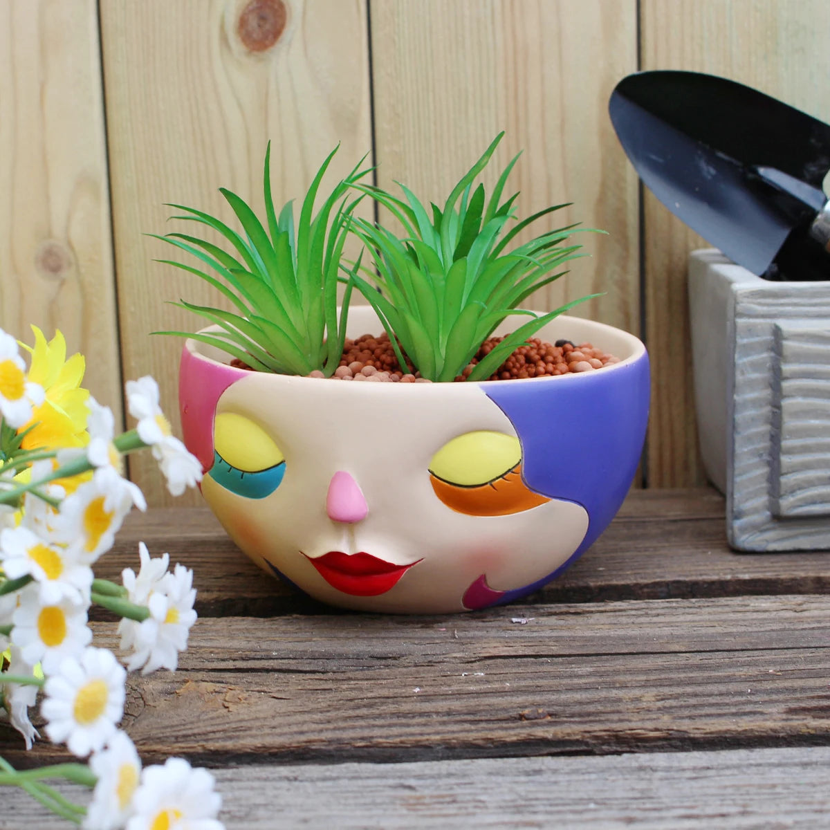 Bunter Harz Blumentopf – Modernes Gesicht Design Desktop