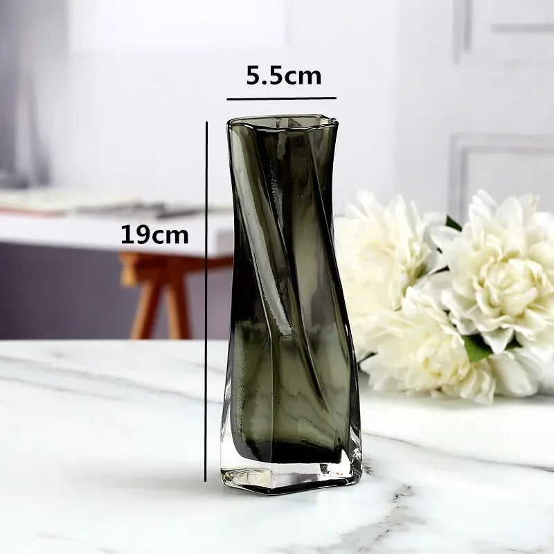 Glasvase - Geometrischer Twist - Leichter Luxus, Wohnzimmer