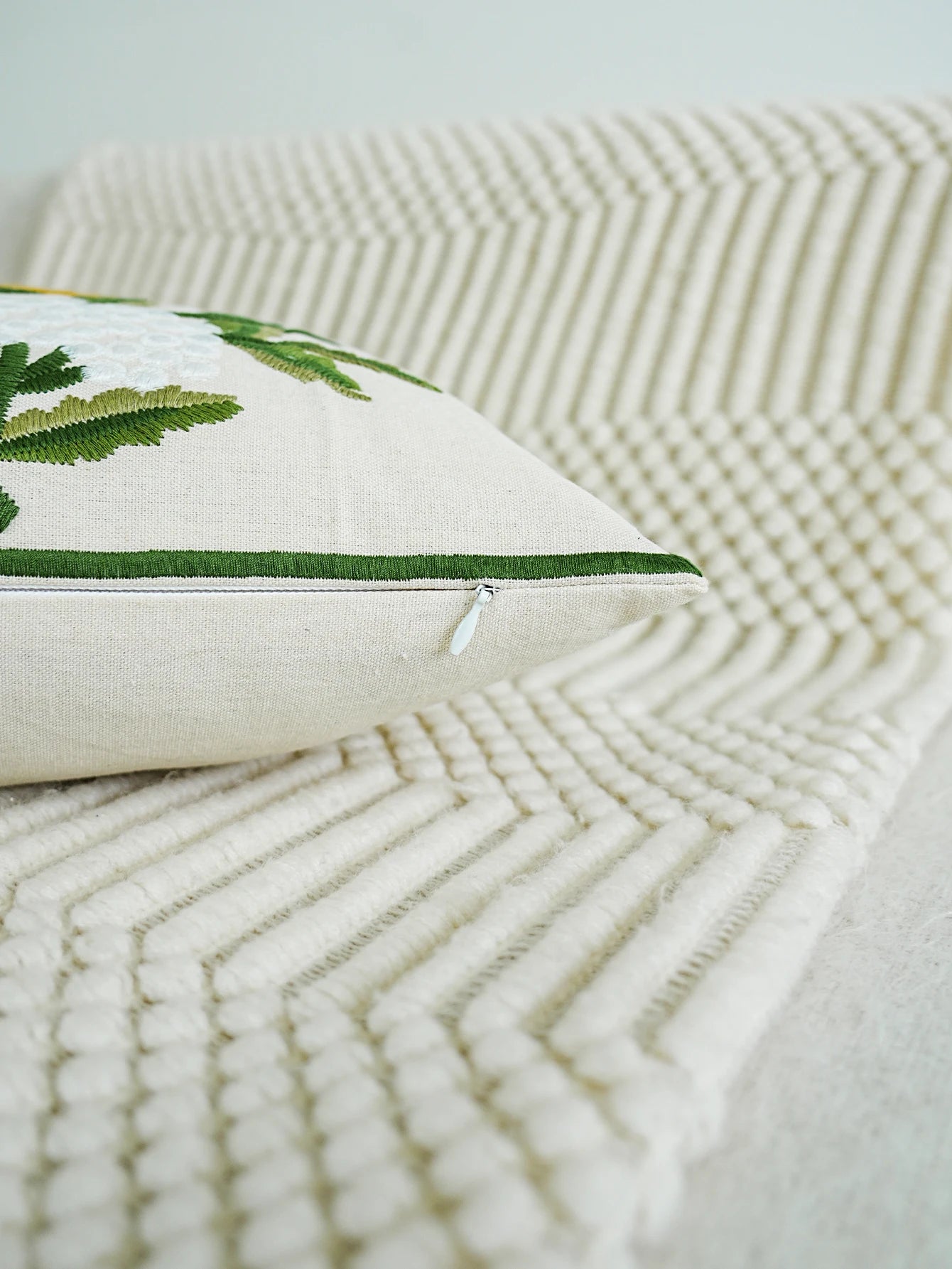 Kissenbezug – Bestickte Blumen Polyester – Verschiedene Grössen