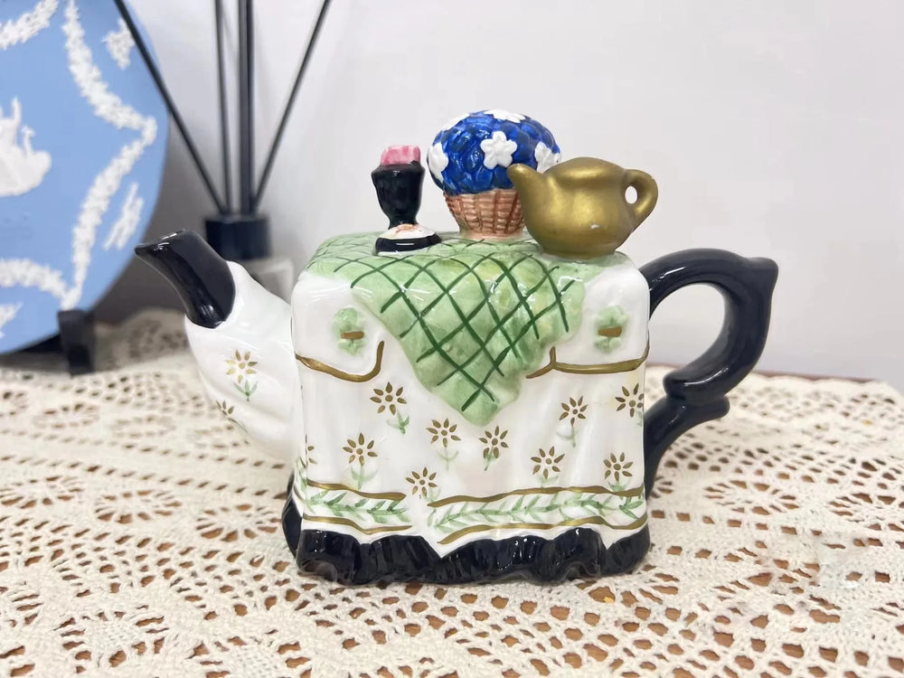 Bunte Keramikteller mit handgezeichnetem Muster, Geschirr für Küche