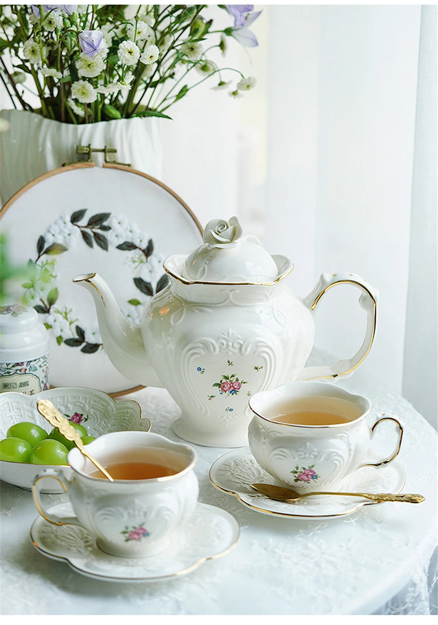 Vintage Teeset – Porzellan Blumen Design für Zuhause