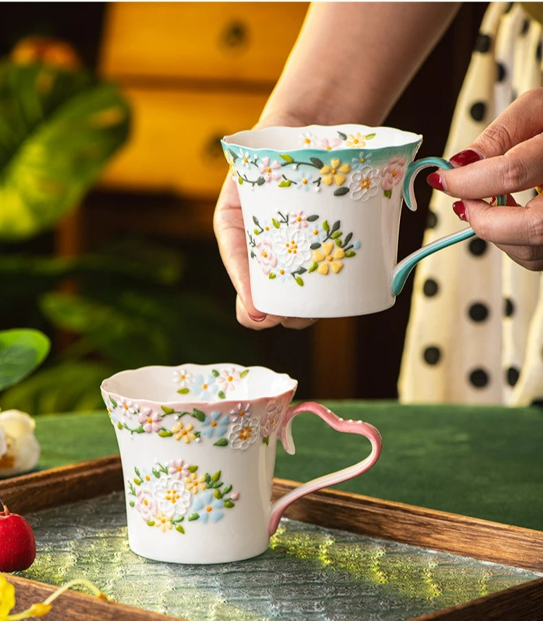 Keramiktasse – Exquisites Kamelien-Design 350ml