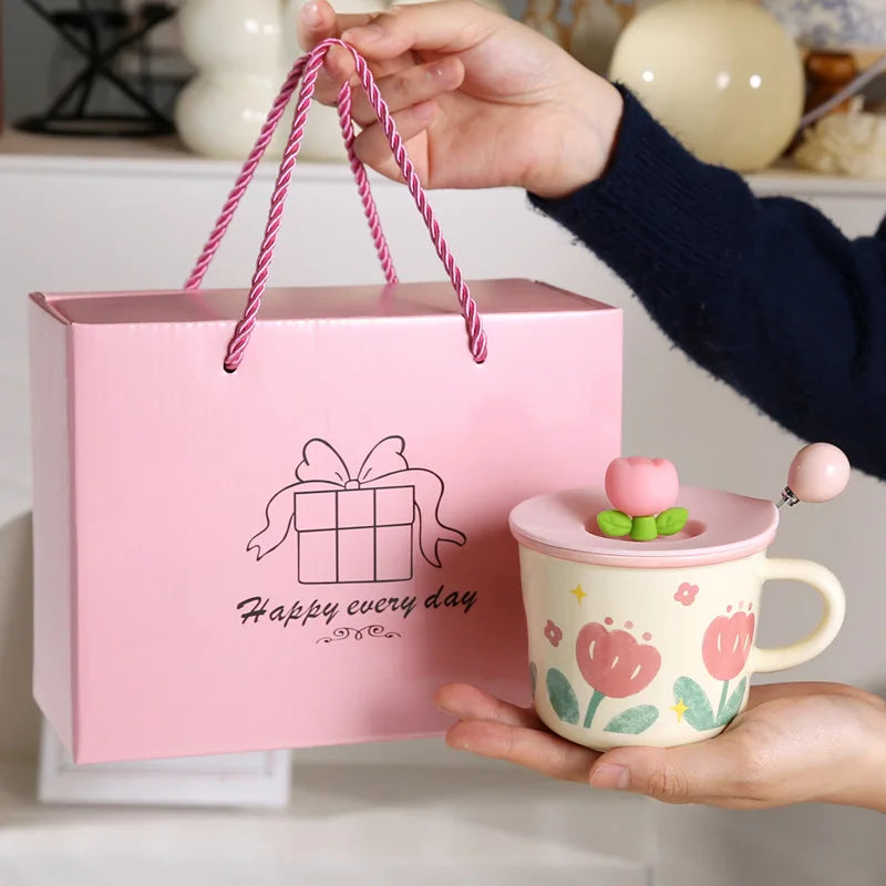 Keramiktasse – Ästhetisches Tulpen-Design für Frauen