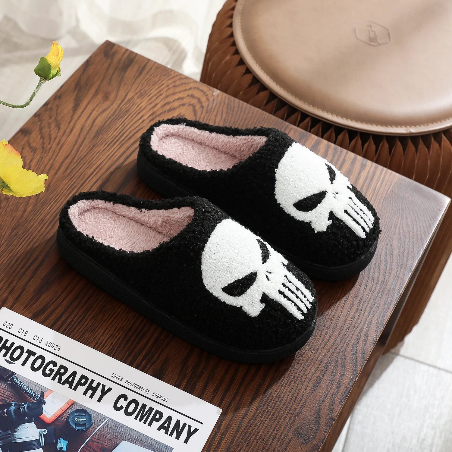 Punisher Skull Pantoffeln – Plüsch Bestickt – Innen