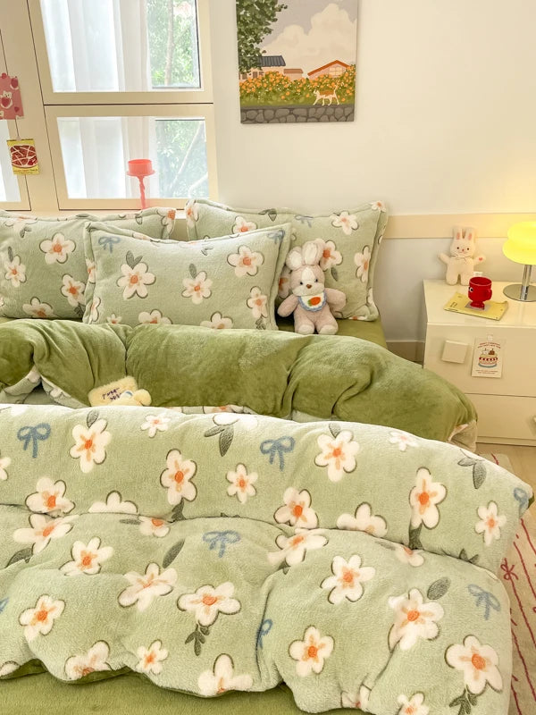 Reversible Milk Velvet Bettbezug – Sanfter Grüner Blüten