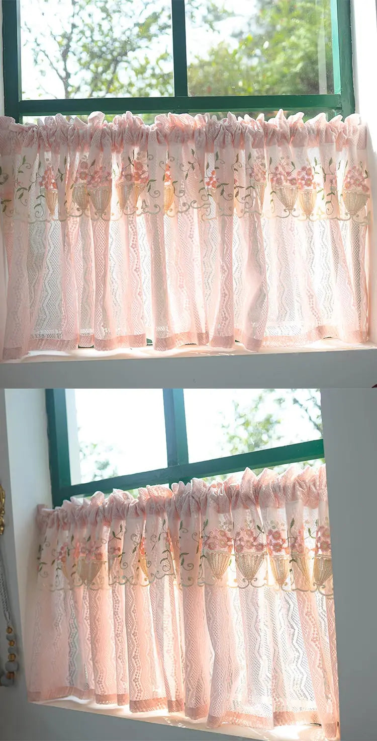 Rosa Spitzenvorhang – Landhausstil für Küchenfenster