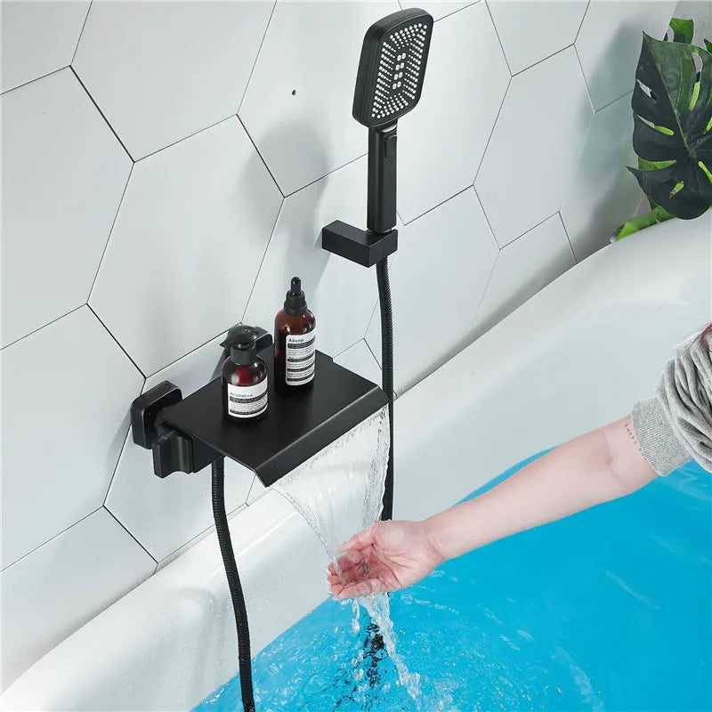 Goldenes Badezimmer-Set – Messing Wasserfall Wandmontage