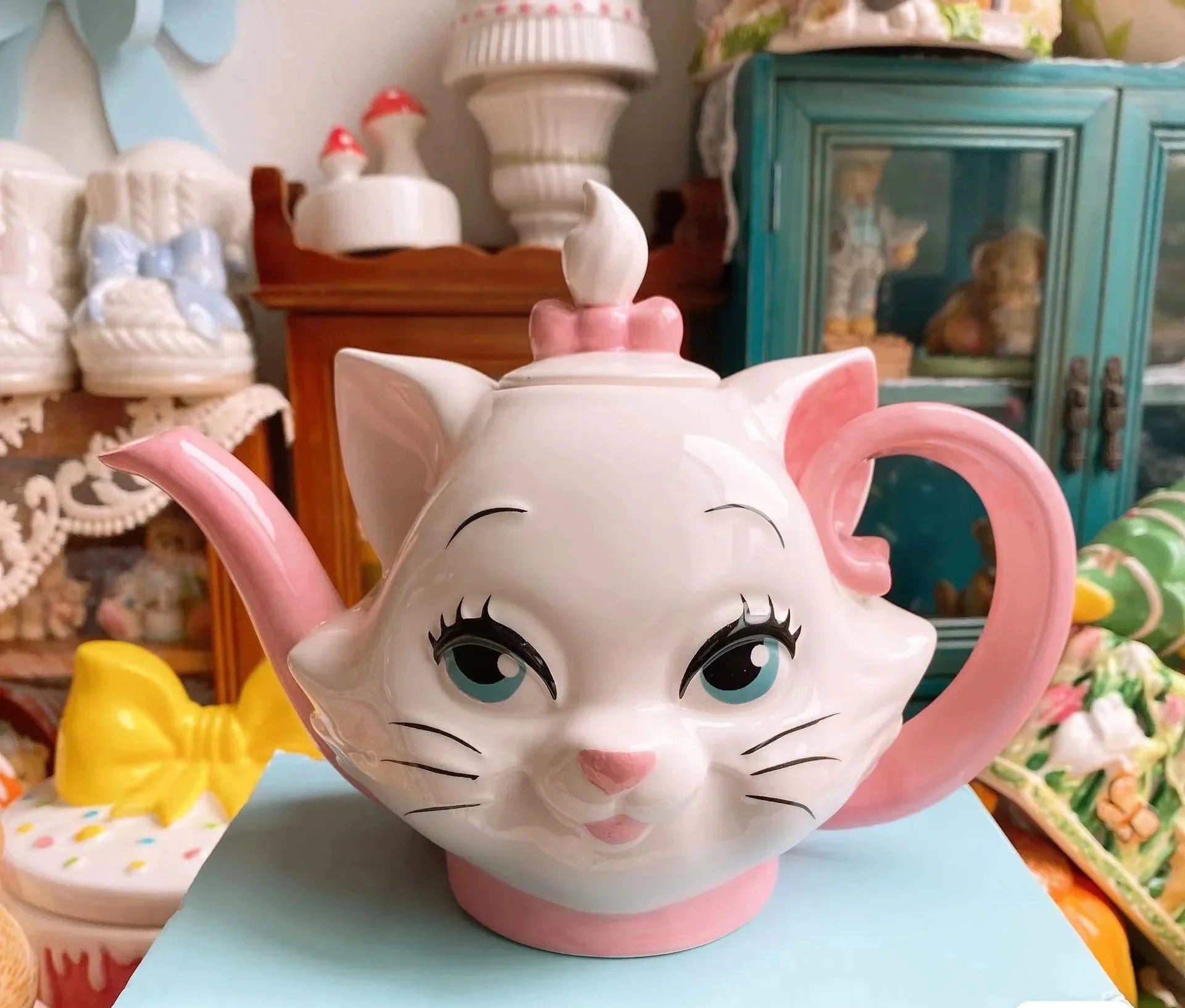 3D Relief Keramikgeschirr in mehrfarbigem, handgezeichnetem Design für den Esstisch