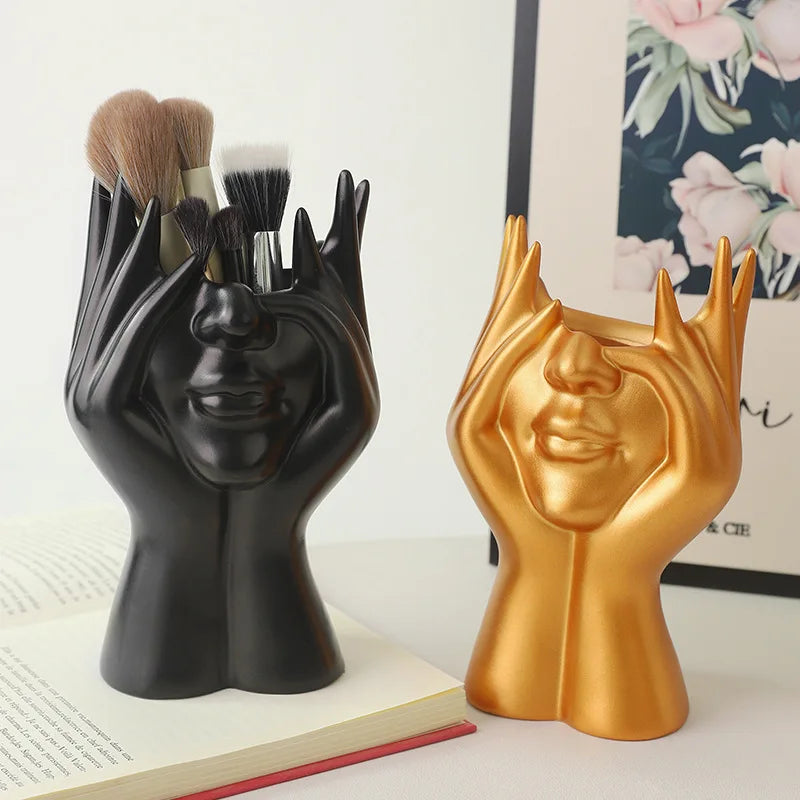 Nordic Face Pinselhalter aus robustem Kunststoff in Schwarz, nordisches Stil