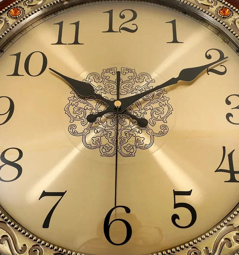 Luxus Gold Wanduhr – Nordisches Metalldesign – 32CM