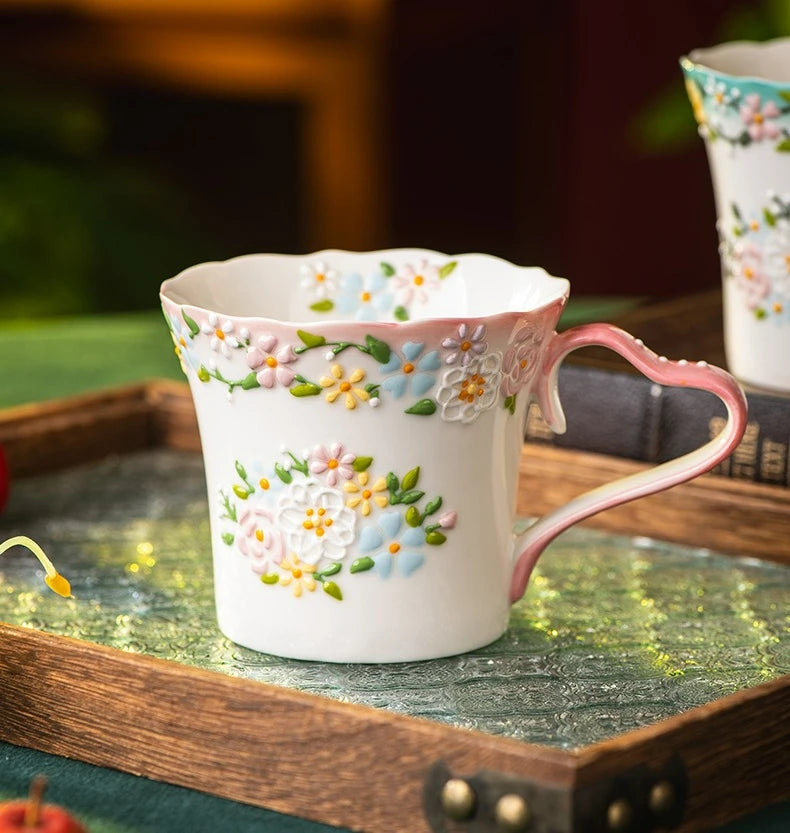 Keramiktasse – Exquisites Kamelien-Design 350ml