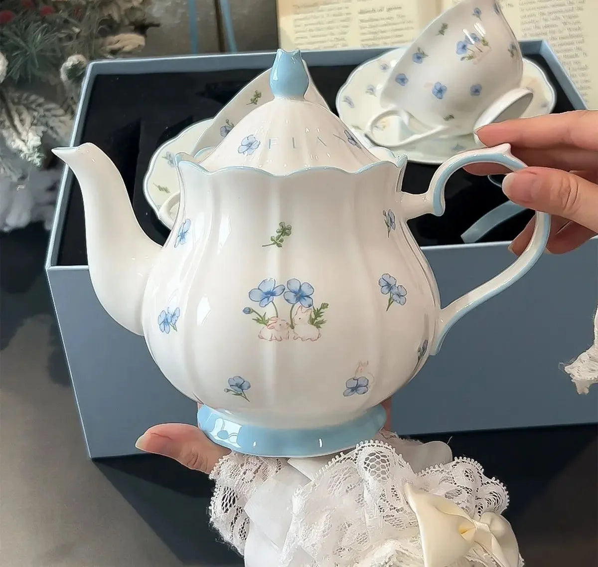 Tee-Set - Französisches Mädchen - Keramik für Nachmittagstee