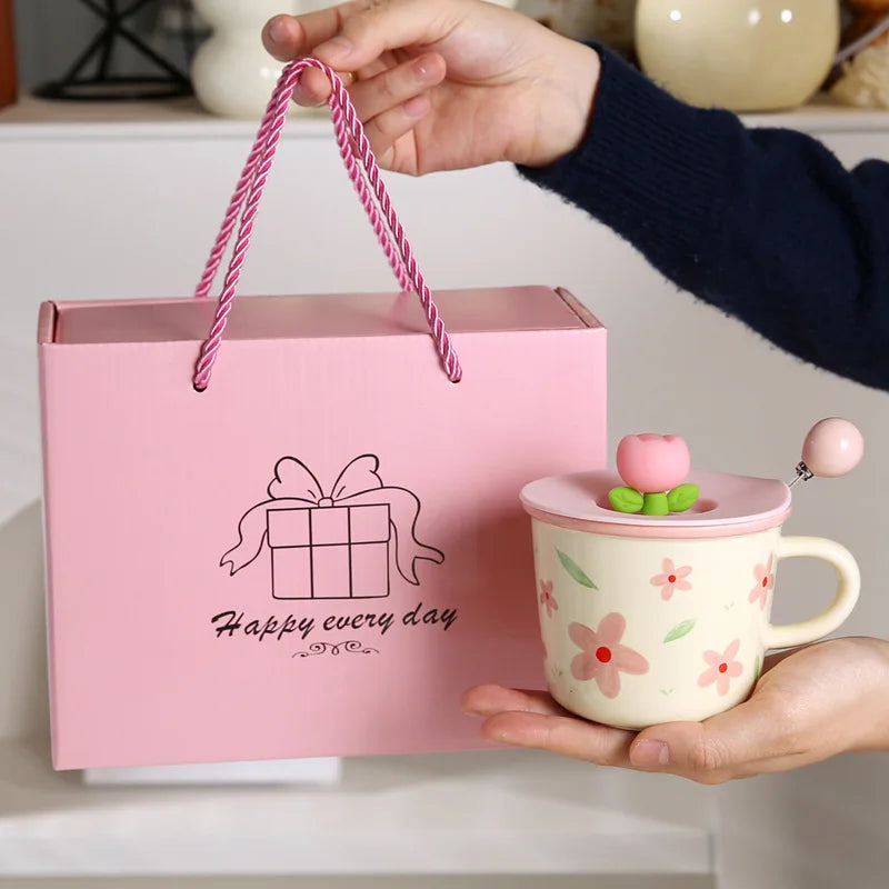 Keramiktasse – Ästhetisches Tulpen-Design für Frauen