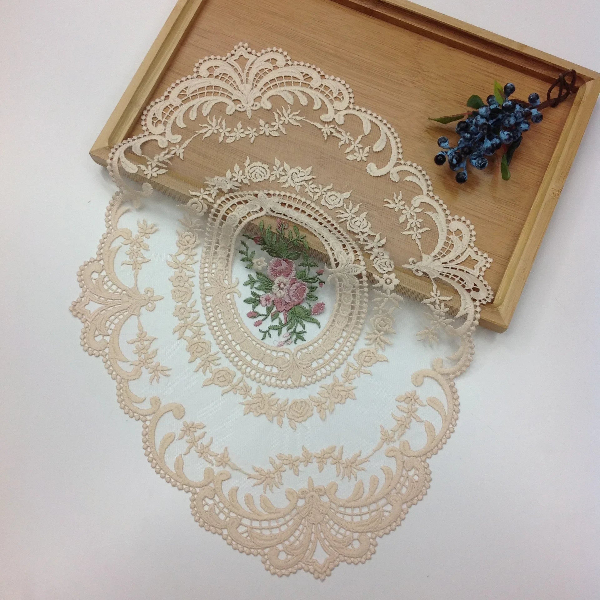 Runde Spitzentischdecke – Moderner Stil – 43x30cm