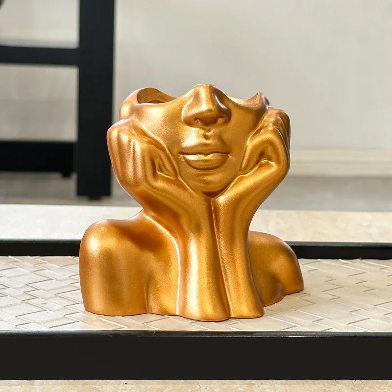 Nordic Face Pinselhalter aus Kunststoff in Schwarz und Gold, abstraktes Design