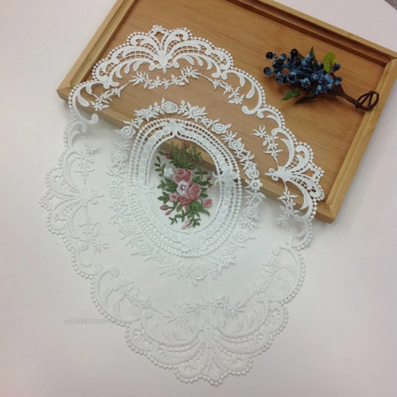 Runde Spitzentischdecke – Moderner Stil – 43x30cm