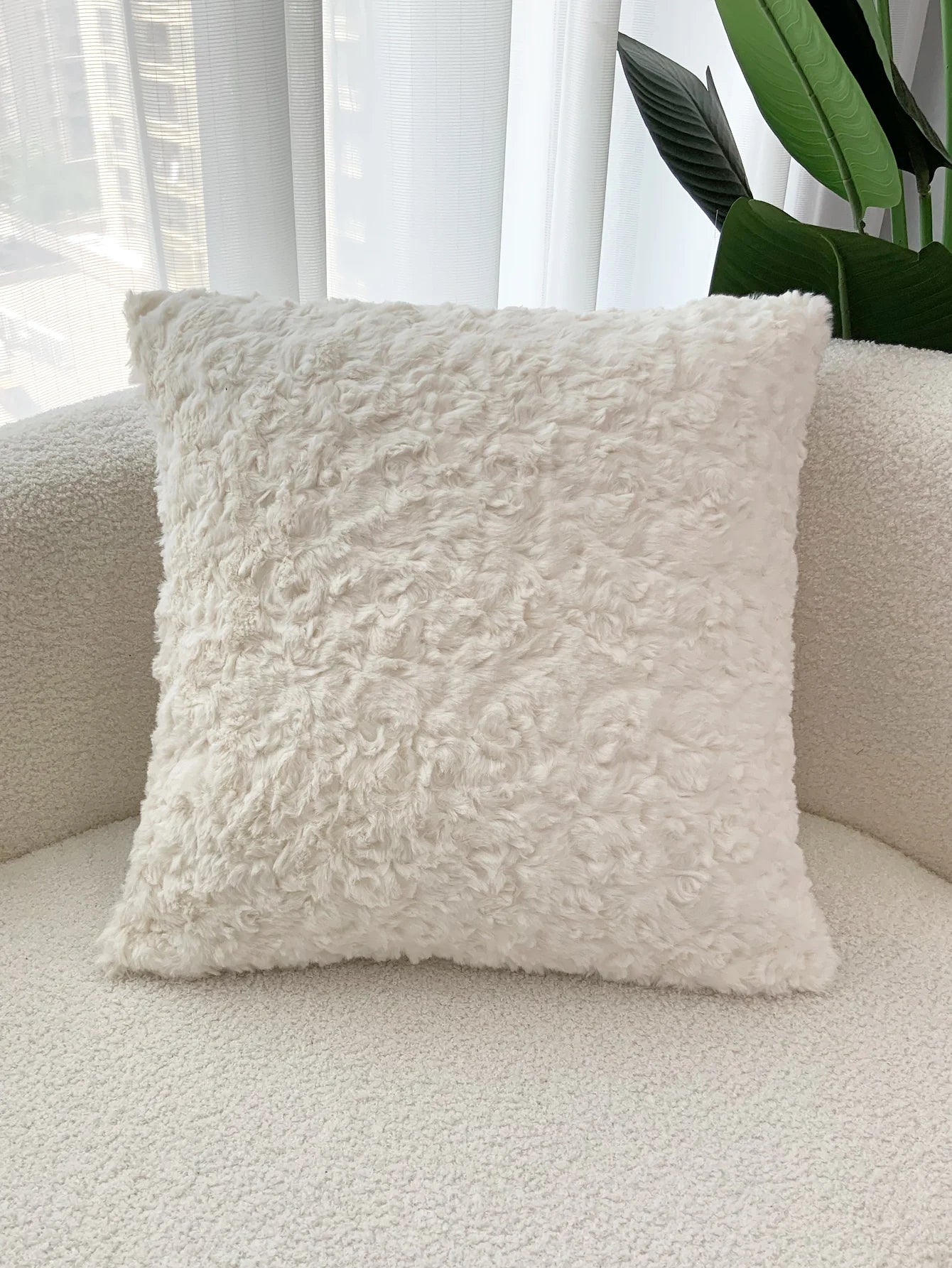 Samtiges Plüschhasen-Kissen – Süsses Blumenmuster 45x45cm