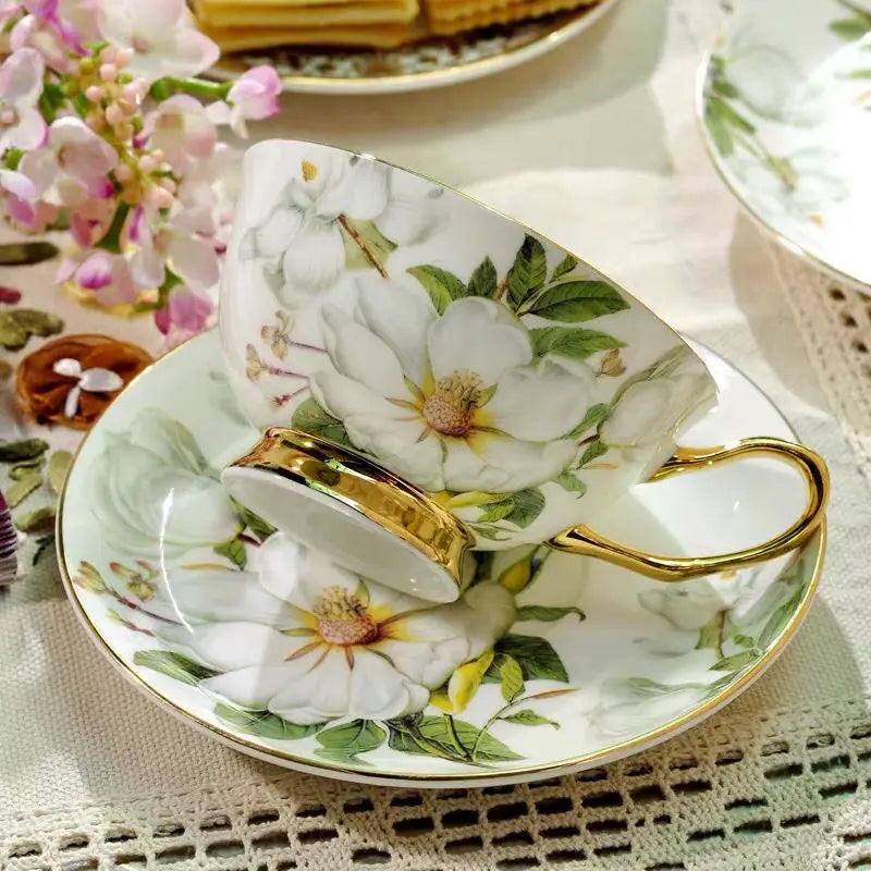 Kaffeetassen-Set – Retro Blumenmuster, Bone China