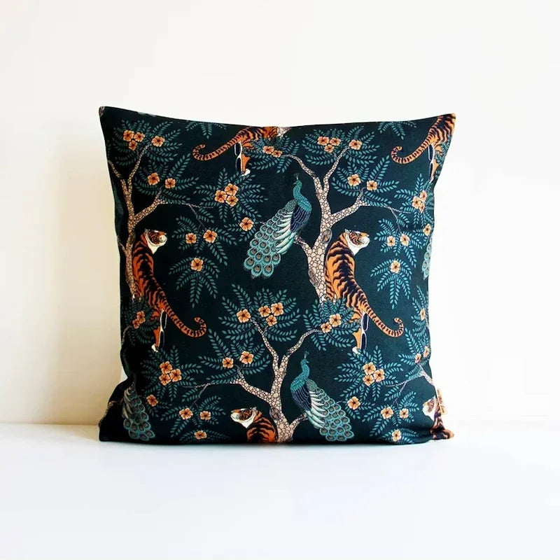 Tiger und Pfau Kissen – Plüsch Baumwoll Design 45x45 cm