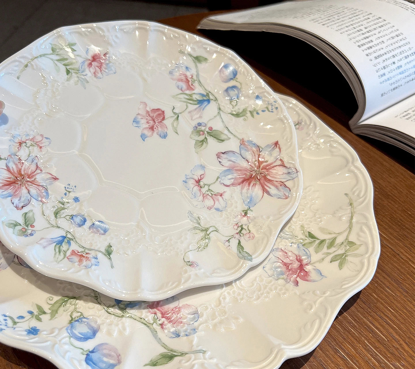 Keramikteller – Französisches Blumendesign – 20.5 cm