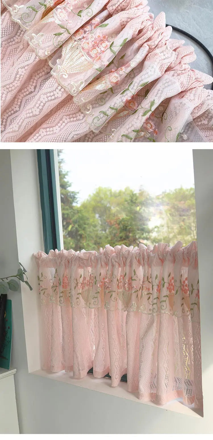 Rosa Spitzenvorhang – Landhausstil für Küchenfenster