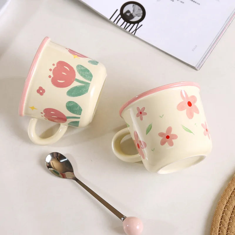 Keramiktasse – Ästhetisches Tulpen-Design für Frauen