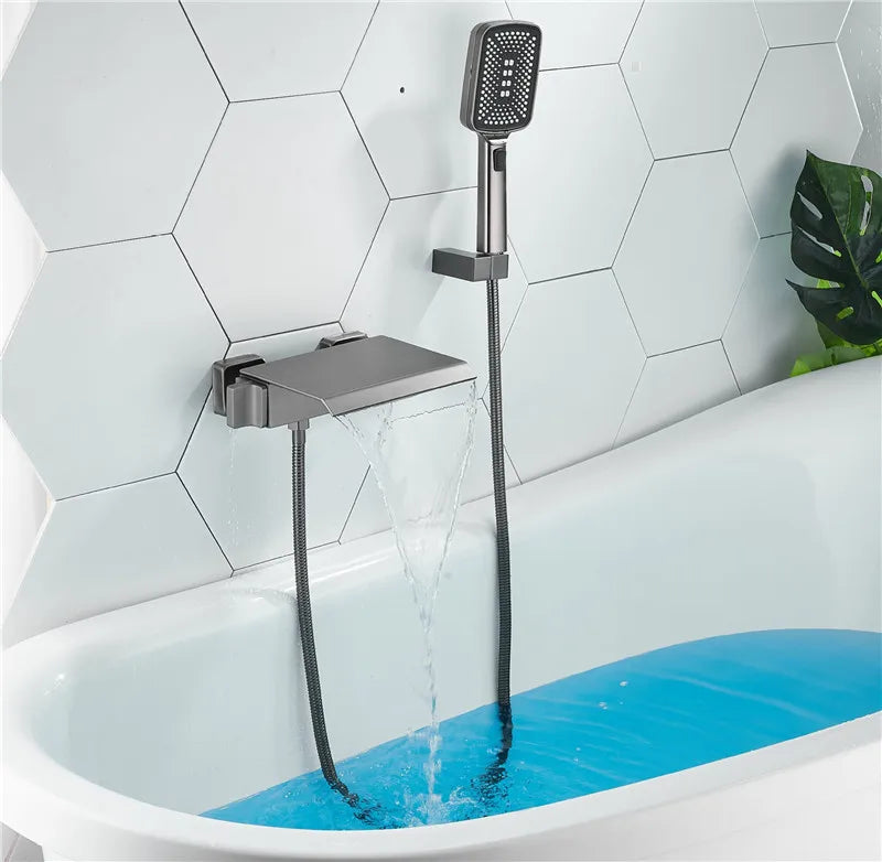 Goldenes Badezimmer-Set – Messing Wasserfall Wandmontage