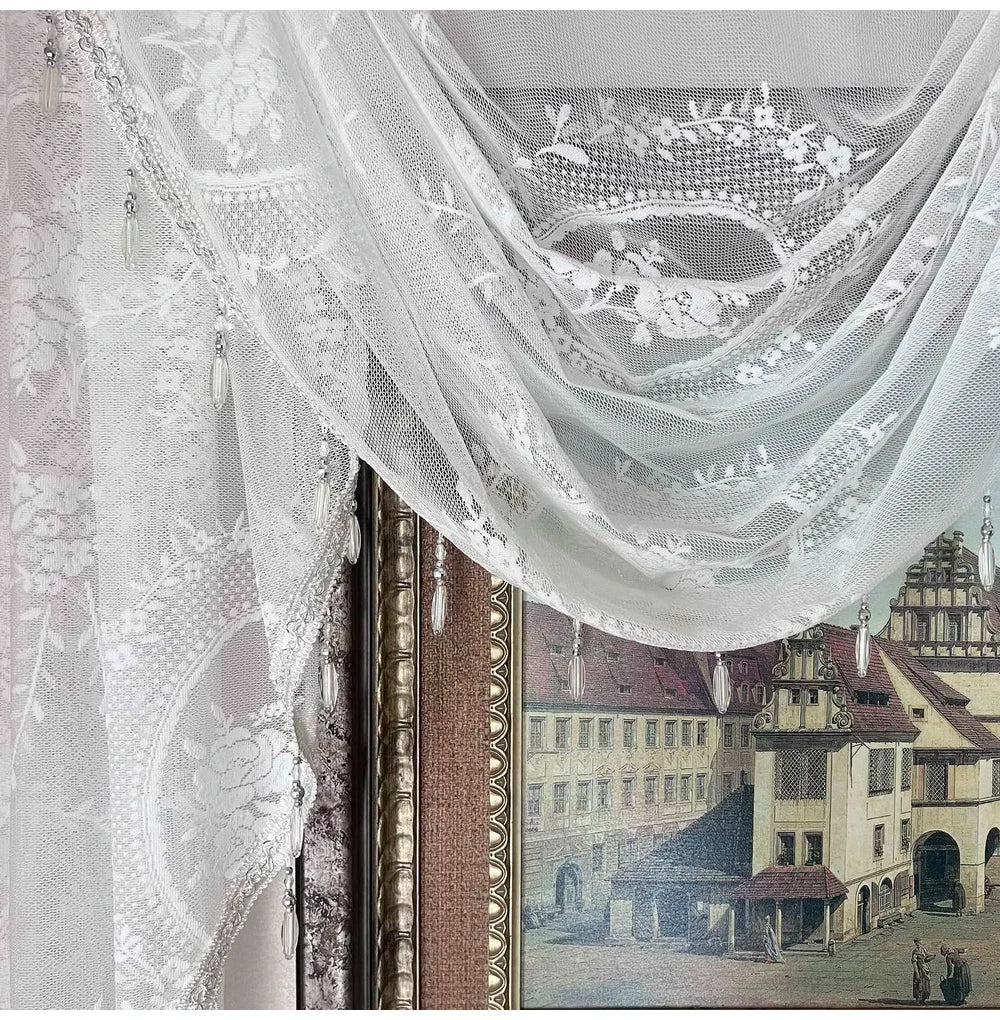 Weisse Spitzen-Scheibengardine – Luxuriöses Perlen-Design