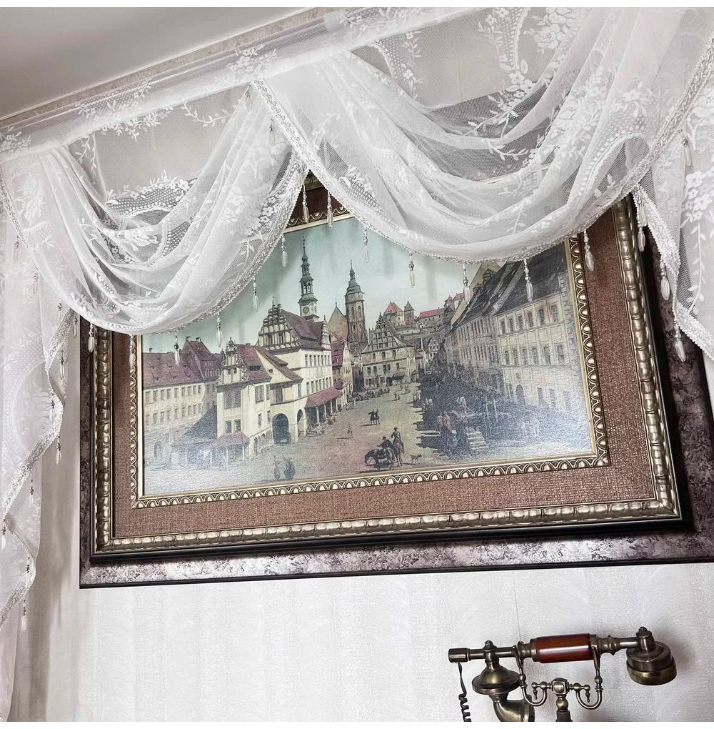 Weisse Spitzen-Scheibengardine – Luxuriöses Perlen-Design