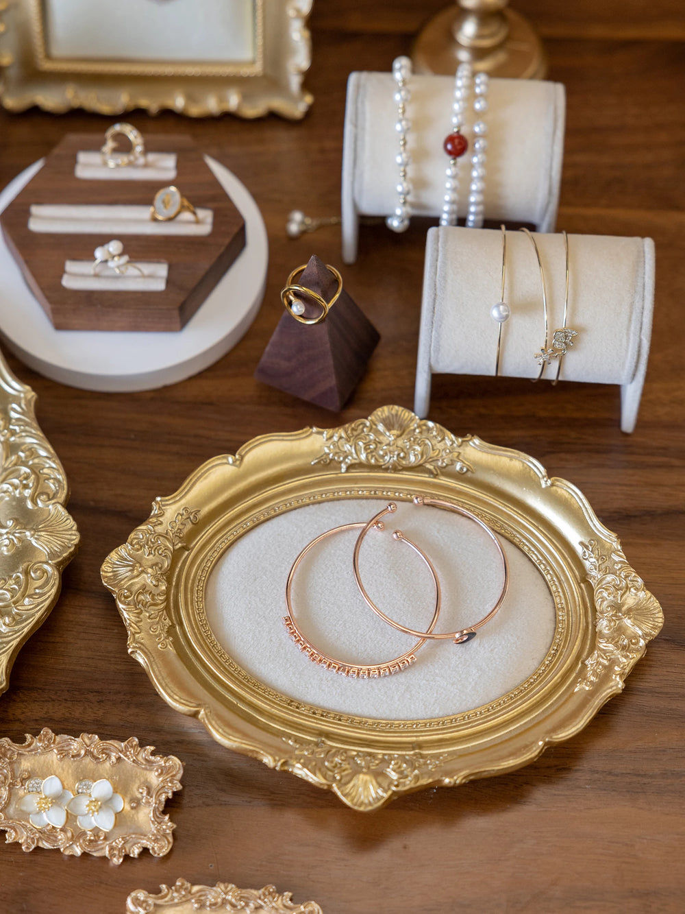 Schmuck Display – Vintage Samt – Halsketten Vitrine