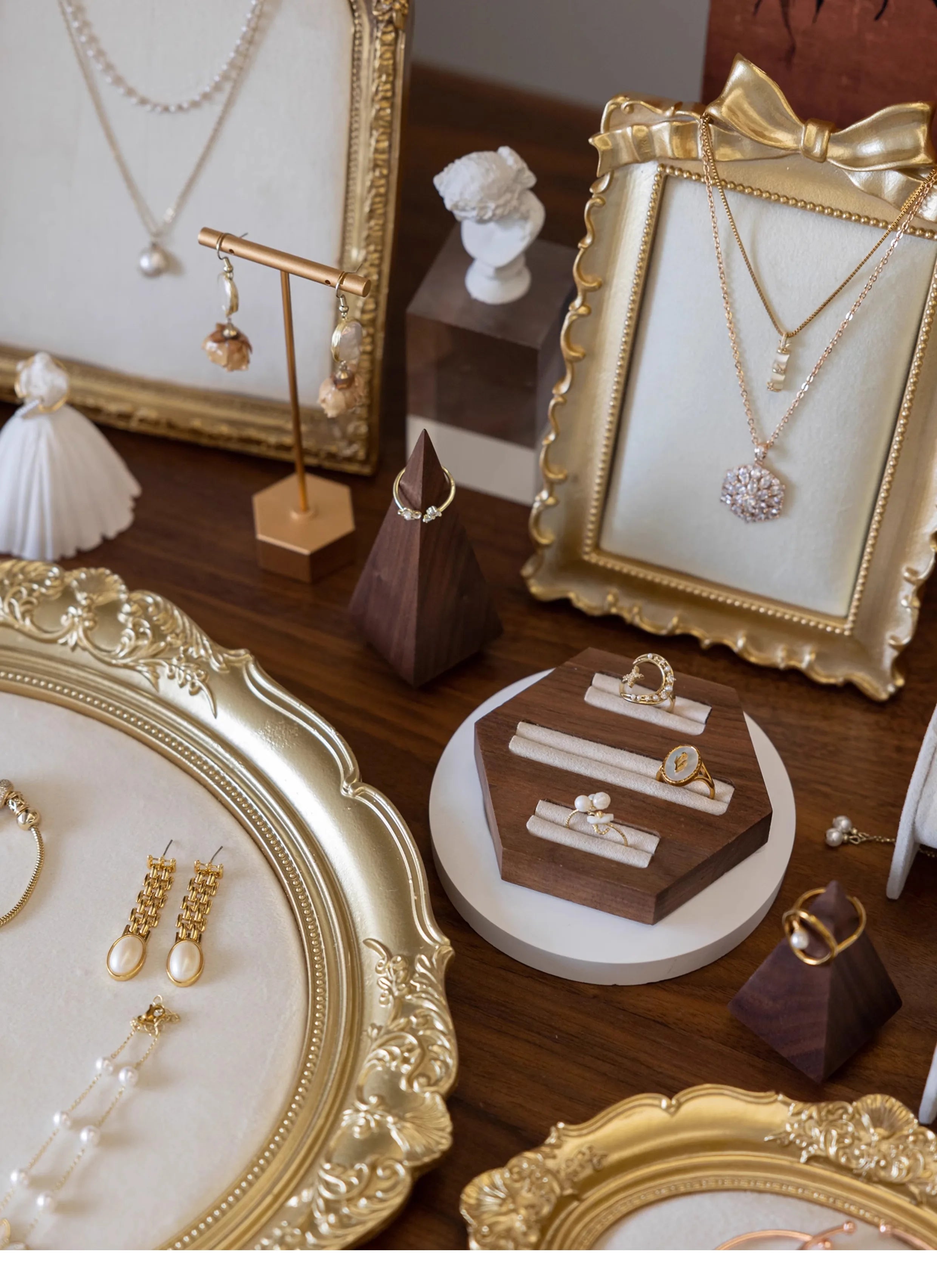 Schmuck Display – Vintage Samt – Halsketten Vitrine