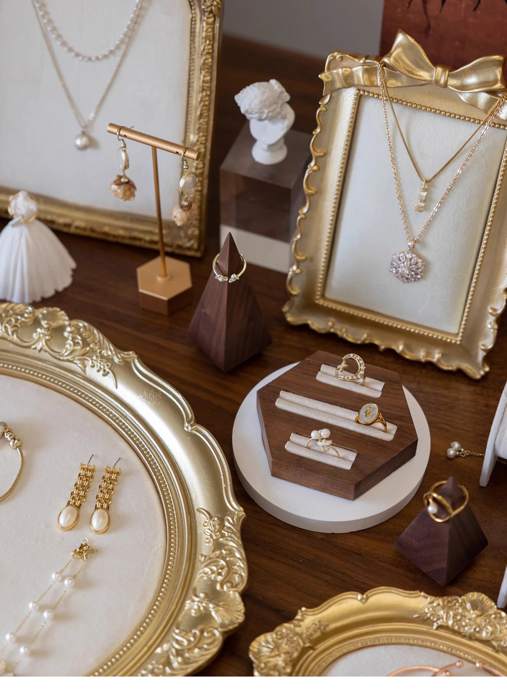 Schmuck Display – Vintage Samt – Halsketten Vitrine