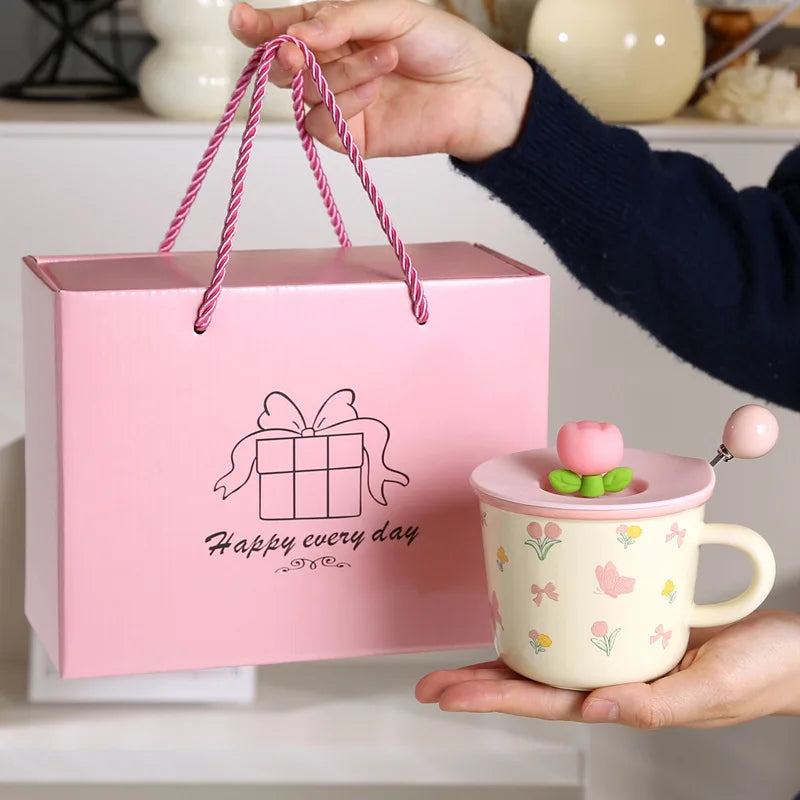 Keramiktasse – Ästhetisches Tulpen-Design für Frauen