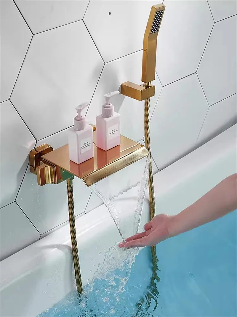 Goldenes Badezimmer-Set – Messing Wasserfall Wandmontage