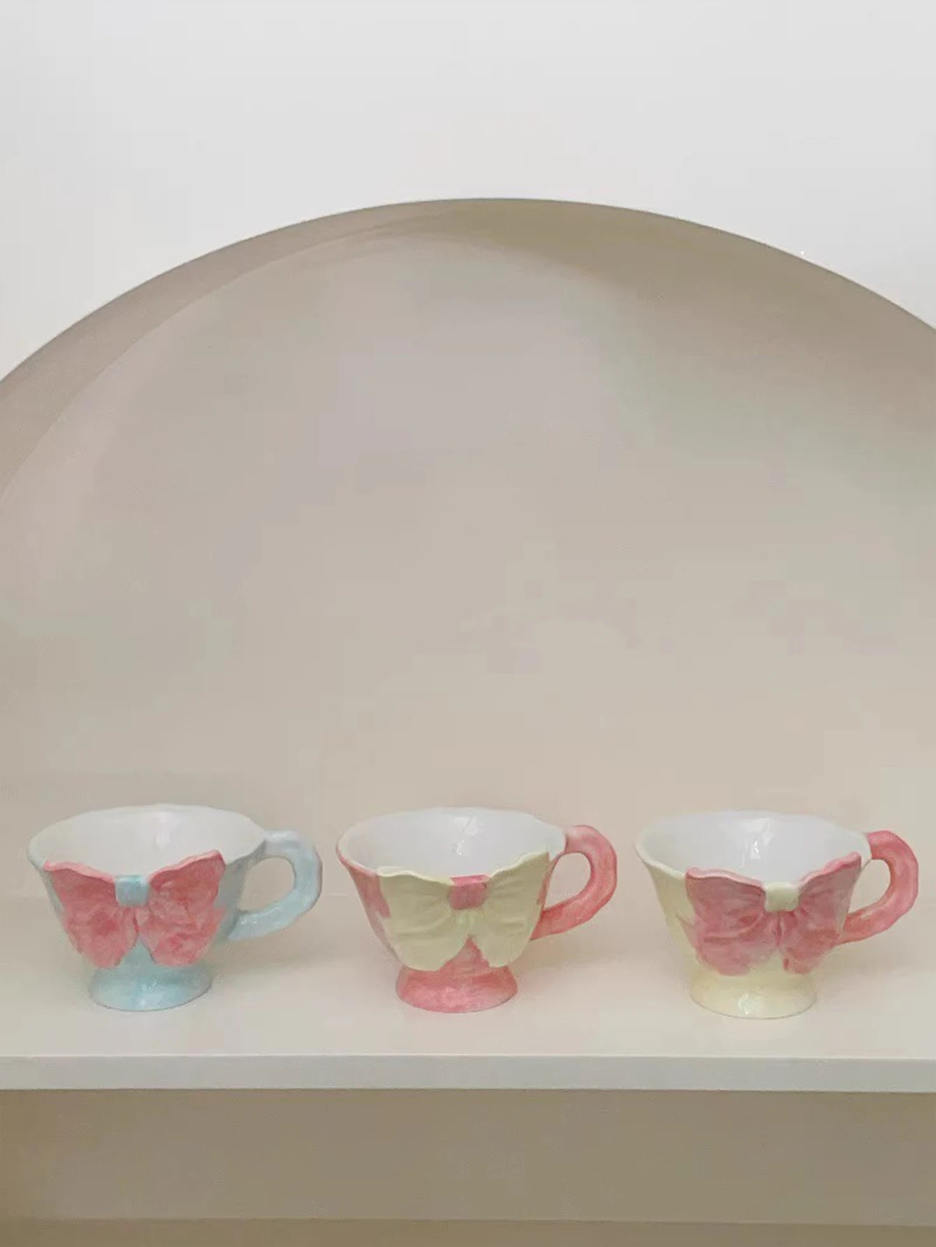 Keramik Kaffeetasse – Handbemaltes Schleifen-Design – 180ml