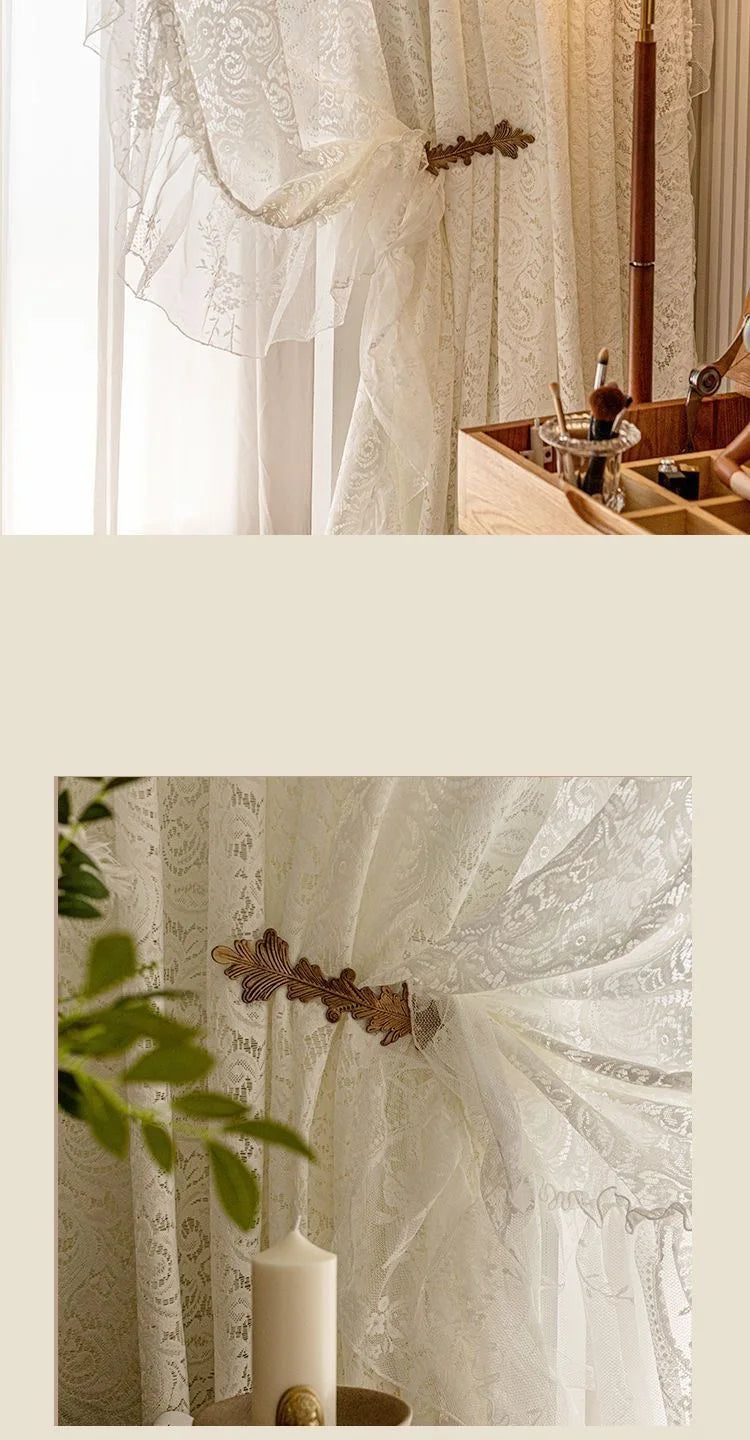 Solide Weisse Vorhänge – Elegante Spitze für Erkerfenster
