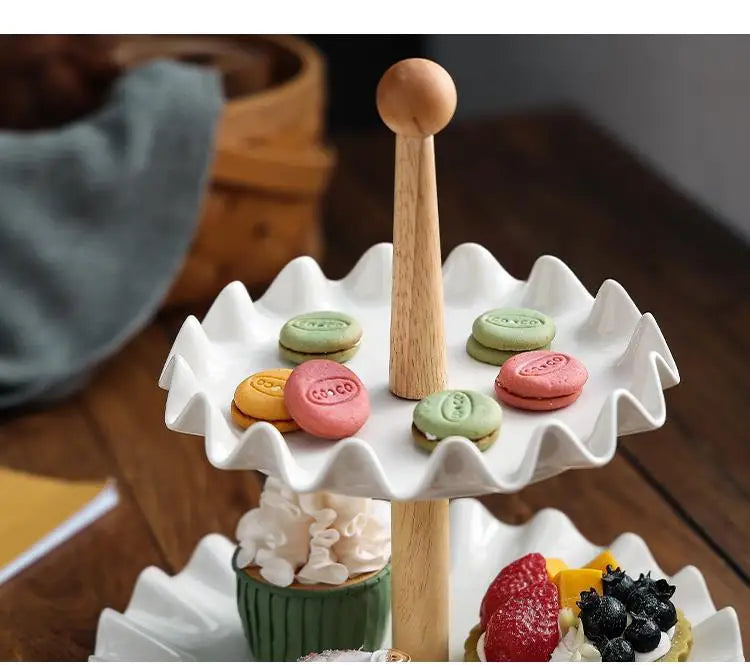 Keramikteller – Modernes Design mit Holzständer