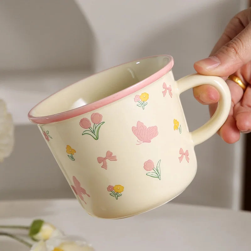 Keramiktasse – Ästhetisches Tulpen-Design für Frauen